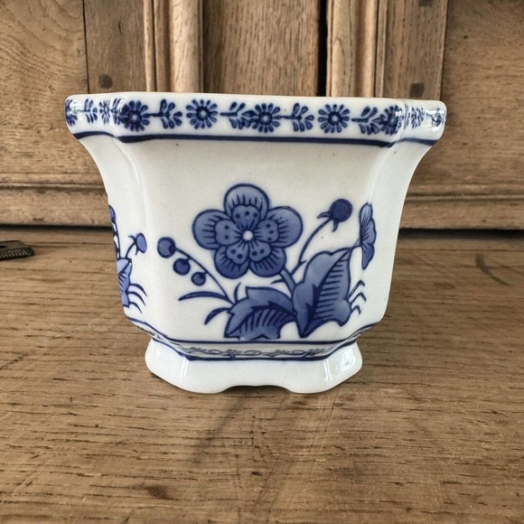 Bombay Company Candle White With Blue Flowers Bocal Carre Unburned Unscented - Picture 4 of 10